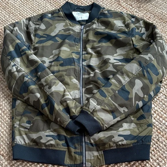 Pull&Bear Green Camo Bomber Jacket - Picture 1 of 2